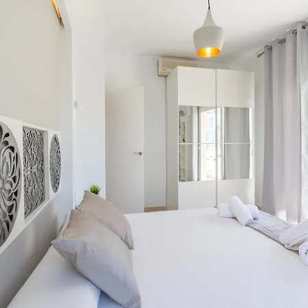 Sunny With Communal Pool Apartment *